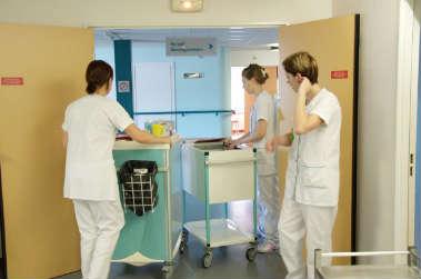 infirmières couloir service