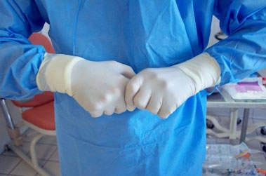tenue infirmier de bloc gants