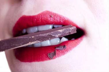 femme bouche chocolat